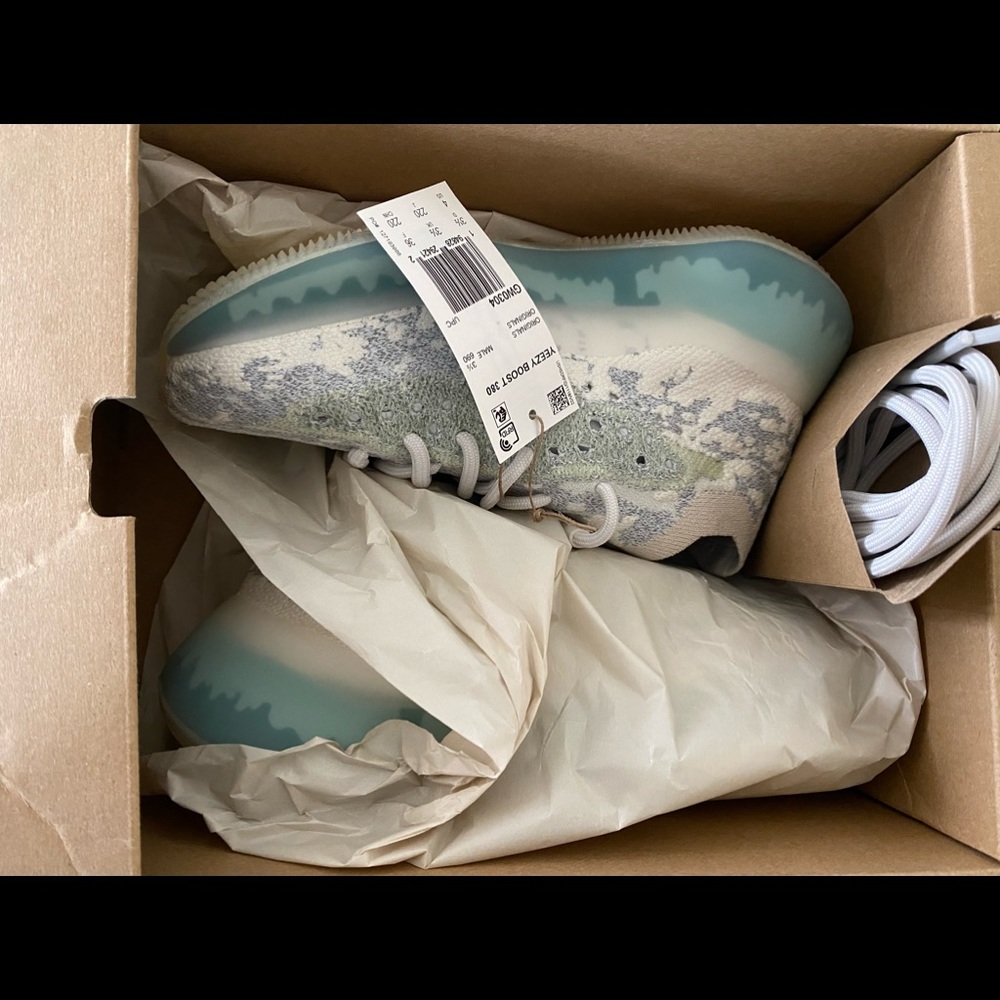 ALIEN BLUE RF Yeezy 380
